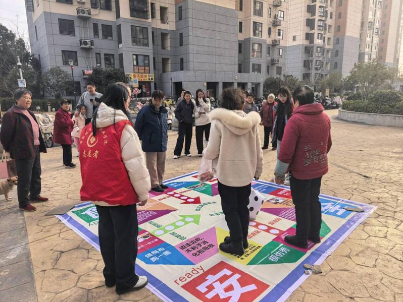 趣味普法进社区 维权护航暖民心...