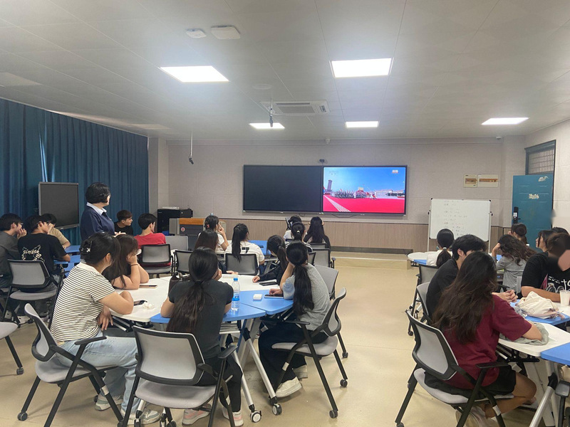 数智财经学院师生共观9·3阅兵...
